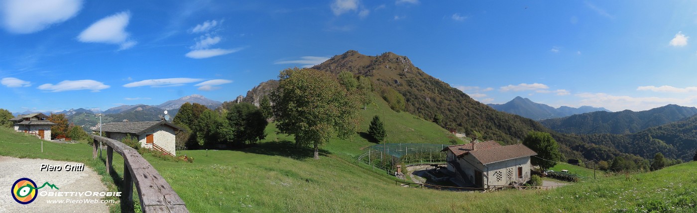 10 Forcella di Spettino (1073 m) con Monte Gioco (1366 m).jpg
